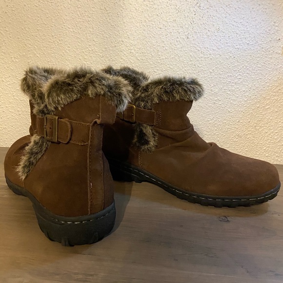 khombu suede boots